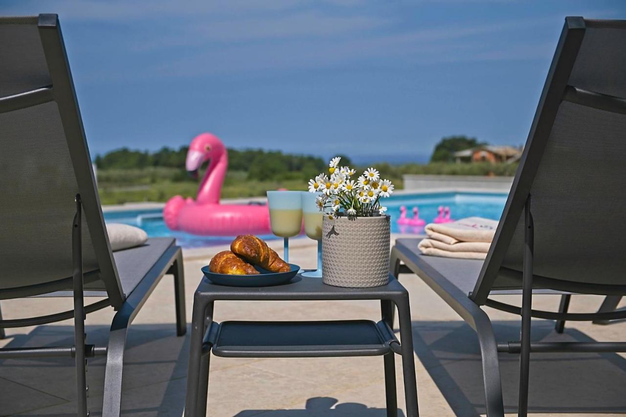 Villa Flamingo Kaštelir Екстериор снимка